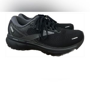 Brooks Ghosts. 6.5 women’s. All black. Good condition.